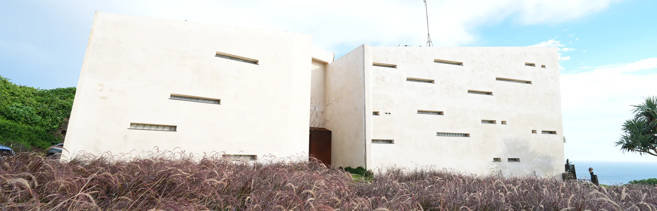 【海丘】藏身山崖的景觀法式餐廳！360度海景、蘆葦草原夕陽超美