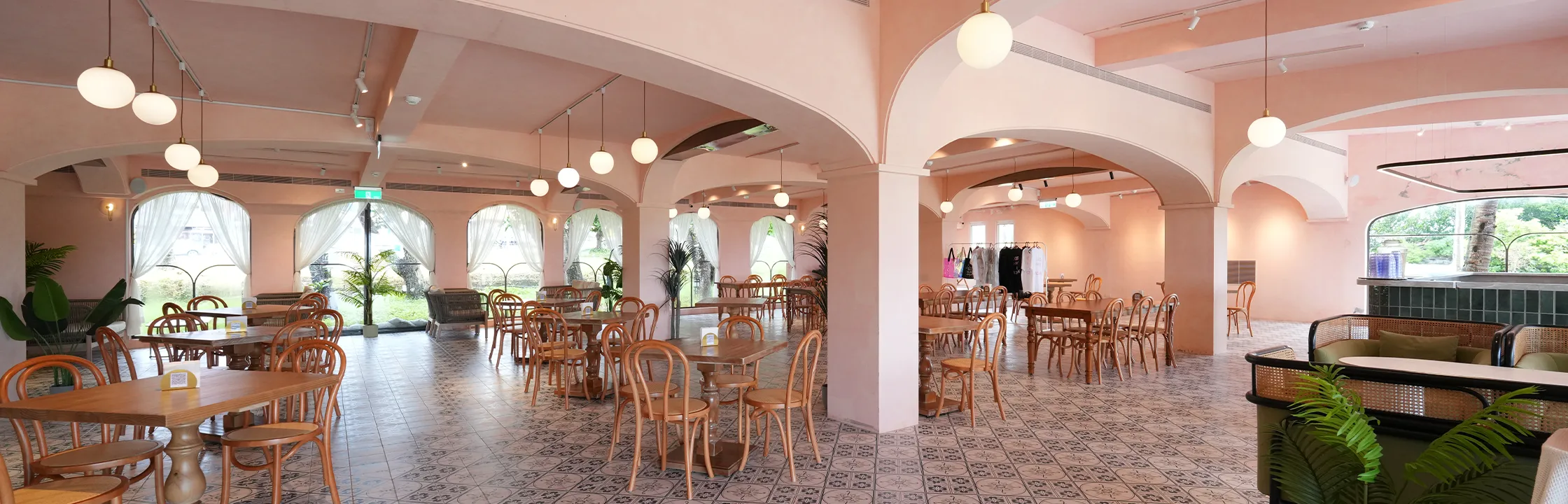 【小嶼事】粉色摩洛哥風建築，海景第一排甜點店！義式冰淇淋、網美打卡必拍