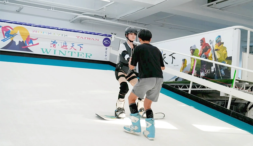 【滑遍天下滑雪中心】教練把你當寶寶照顧！新手超友善滑雪體驗心得！