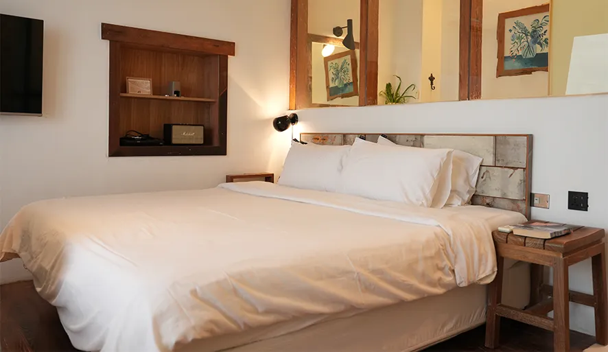 【迷路小章魚小旅館】南灣海景第一排住宿，陽台房實住心得！房型、早餐完整介紹