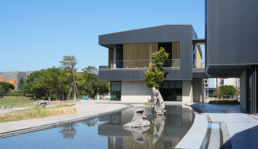 【橫山書法藝術館】青埔全新景點，近距離感受筆墨流動的藝術世界！門票、交通、展覽