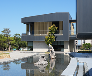 【橫山書法藝術館】青埔全新景點，近距離感受筆墨流動的藝術世界！門票、交通、展覽