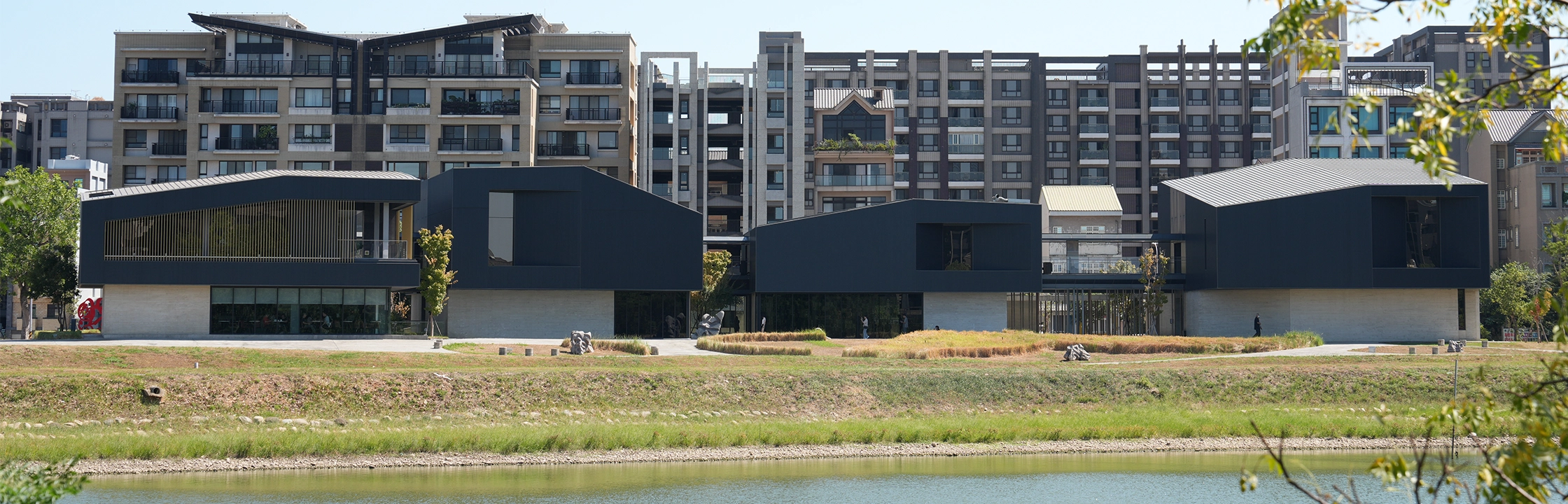 【橫山書法藝術館】青埔全新景點，近距離感受筆墨流動的藝術世界！門票、交通、展覽