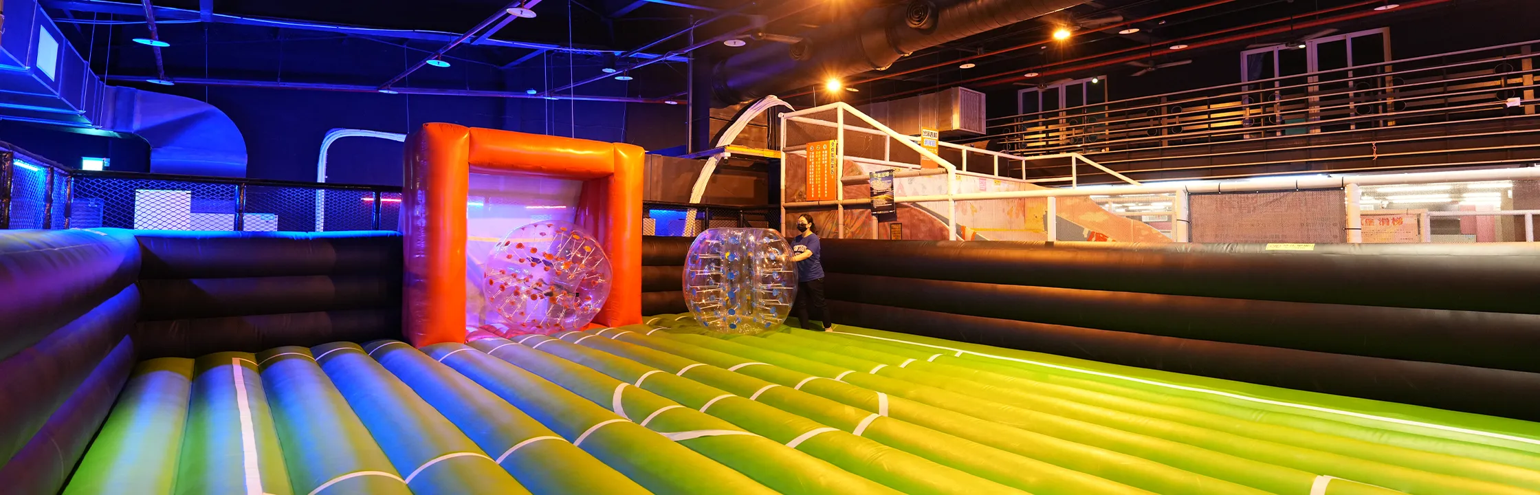 【金享主題樂園】大人小孩都好玩，跳床、球池、空氣足球！還有自助餐點無限供應