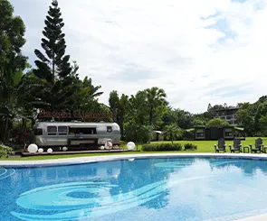 【斑比跳跳】全台最頂級豪華露營！一泊四食吃A5和牛/龍蝦，入住心得分享