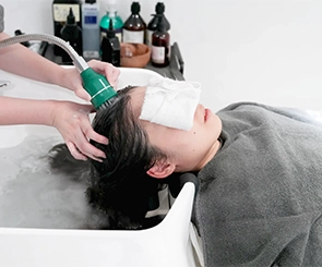 【初生生】跟頭皮屑掰掰！儀式感滿滿的沉浸式頭皮瑜珈！頭皮護理心得