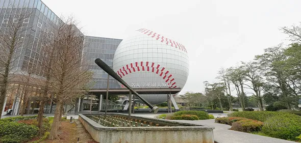 【名人堂花園大飯店】巨型棒球地標、史努比主題房，公共設施超豐富！入住心得分享