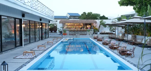 【Heyhey Bar】超 Chill 泳池酒吧推薦！池畔微醺特調 + 滿分度假氛圍