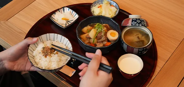 【姥姥•侘寂】隱身巷弄的日式家庭料理，老宅風餐廳質感滿分！