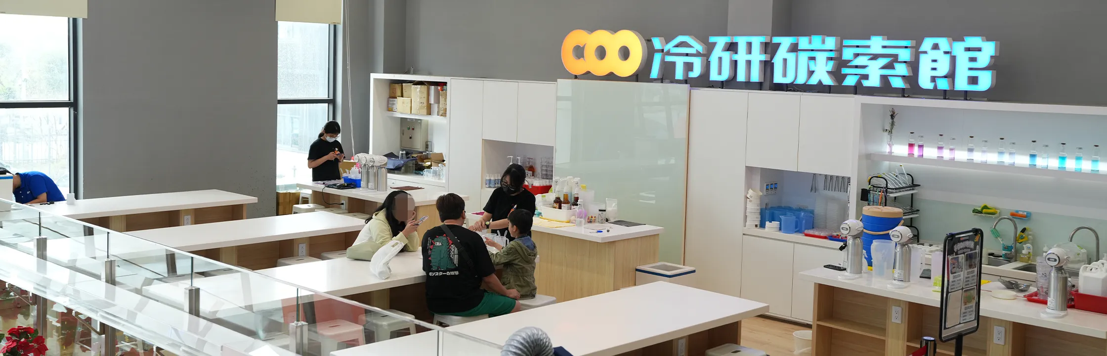 【冷研碳索館】全台首座氣體觀光工廠！乾冰瀑布、泡泡樹大人小孩嗨翻