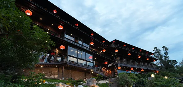 【清豐濤月】愜意泡足湯、賞仁義潭夜景！養生火鍋、鐵板燒用餐分享