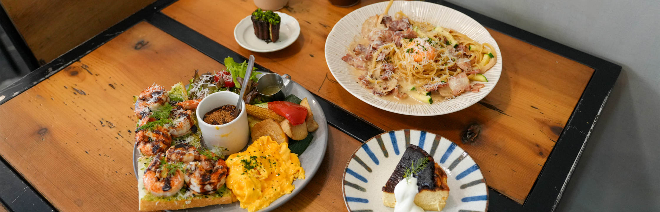 【溫室 ｜Warmroom】三多商圈人氣文青早午餐店，酪梨鮮蝦餐盤必點！菜單、價格