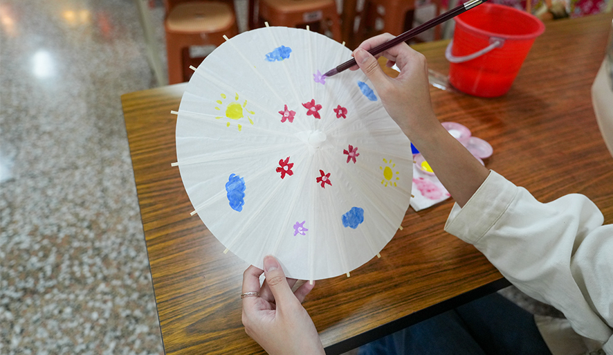 【美濃民俗村】免門票的客家特色文化村！油紙傘彩繪DIY、手搗擂茶體驗心得分享！