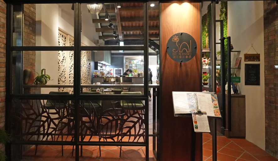 【迪宅南洋餐酒館】走進大稻埕吃亞洲創意料理！設計系老宅，包場也沒問題